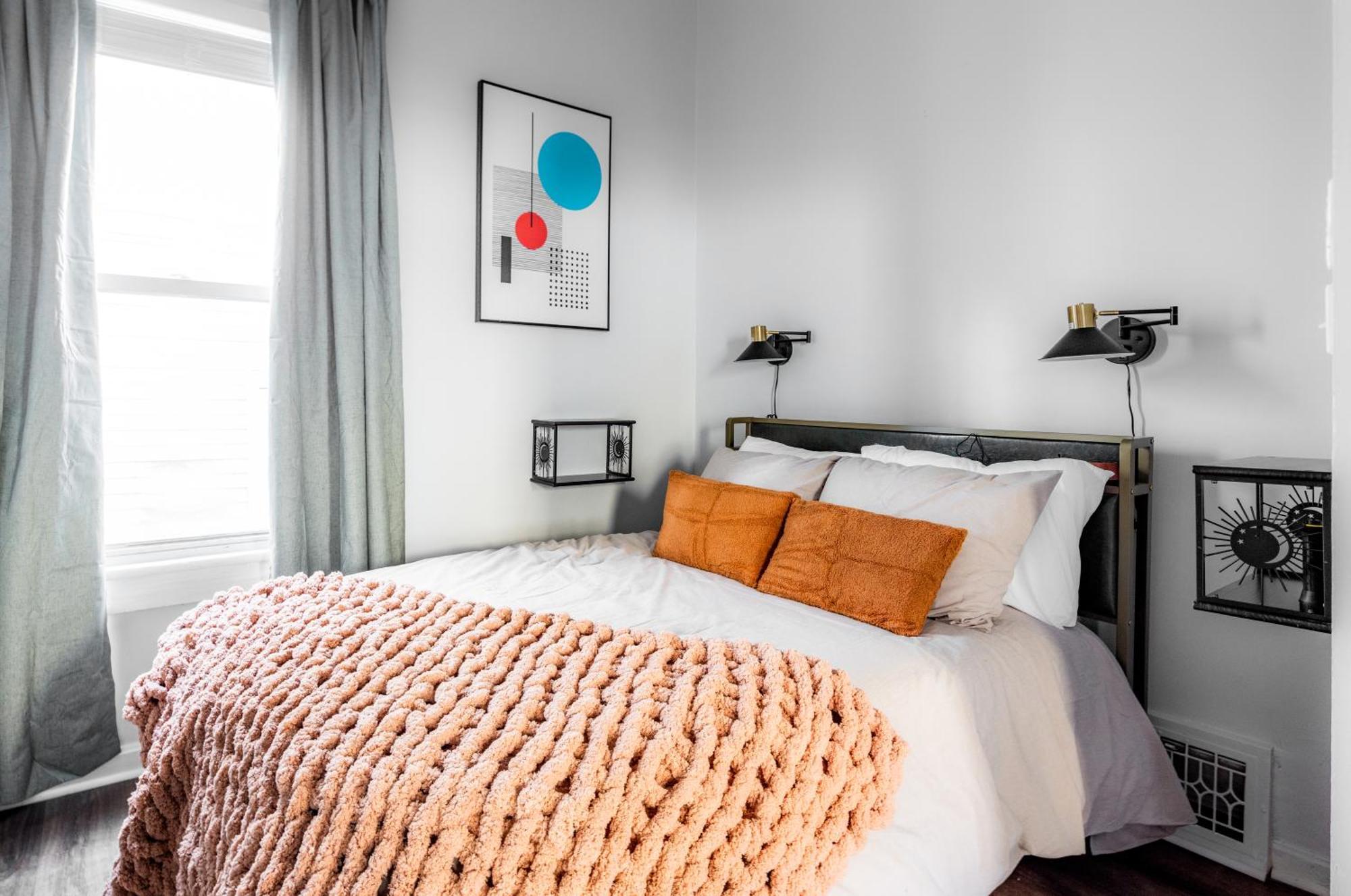 Mid-Century Modern Retreat In Little Italy Leilighet Cleveland Eksteriør bilde