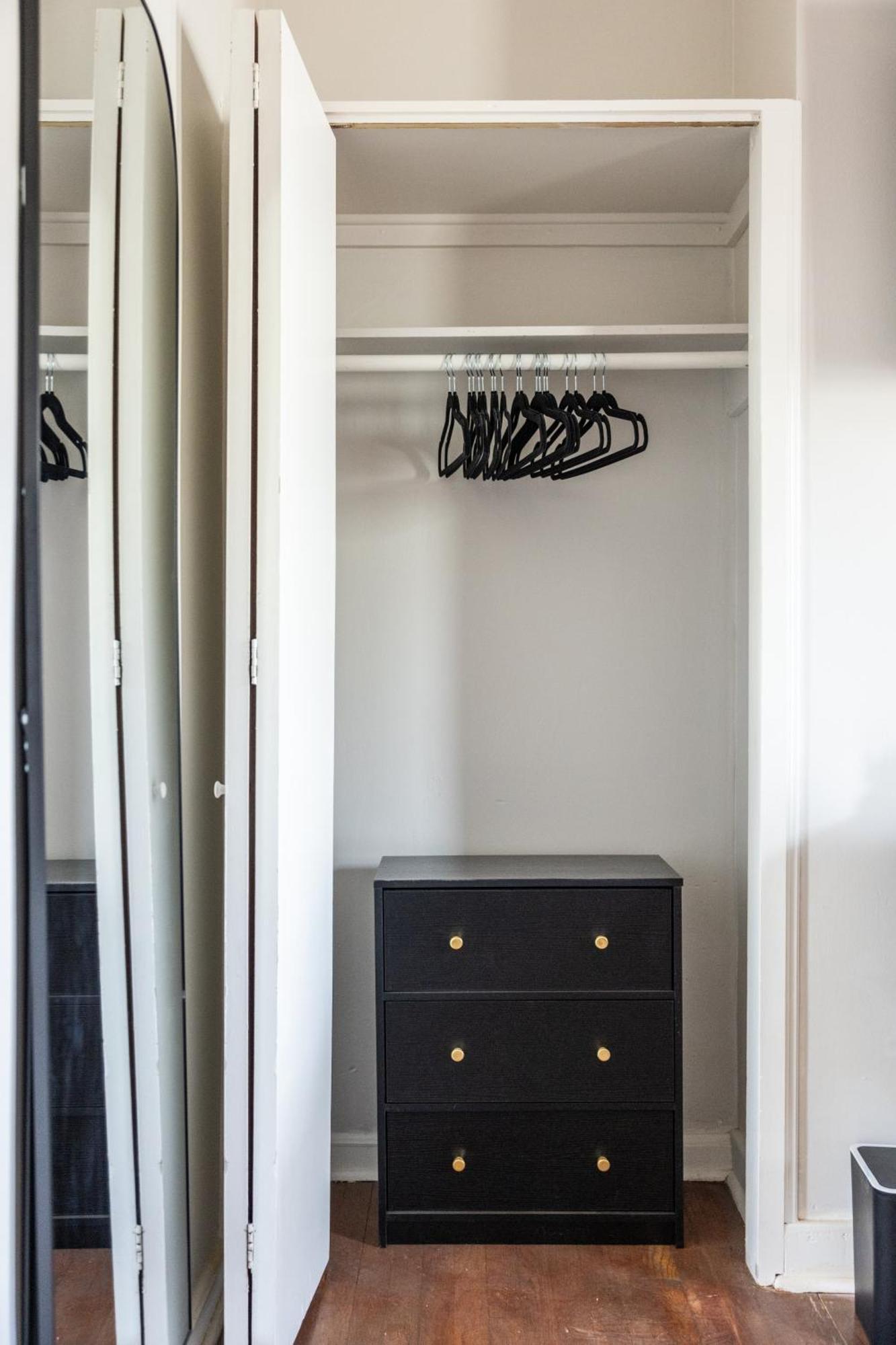 Mid-Century Modern Retreat In Little Italy Leilighet Cleveland Eksteriør bilde