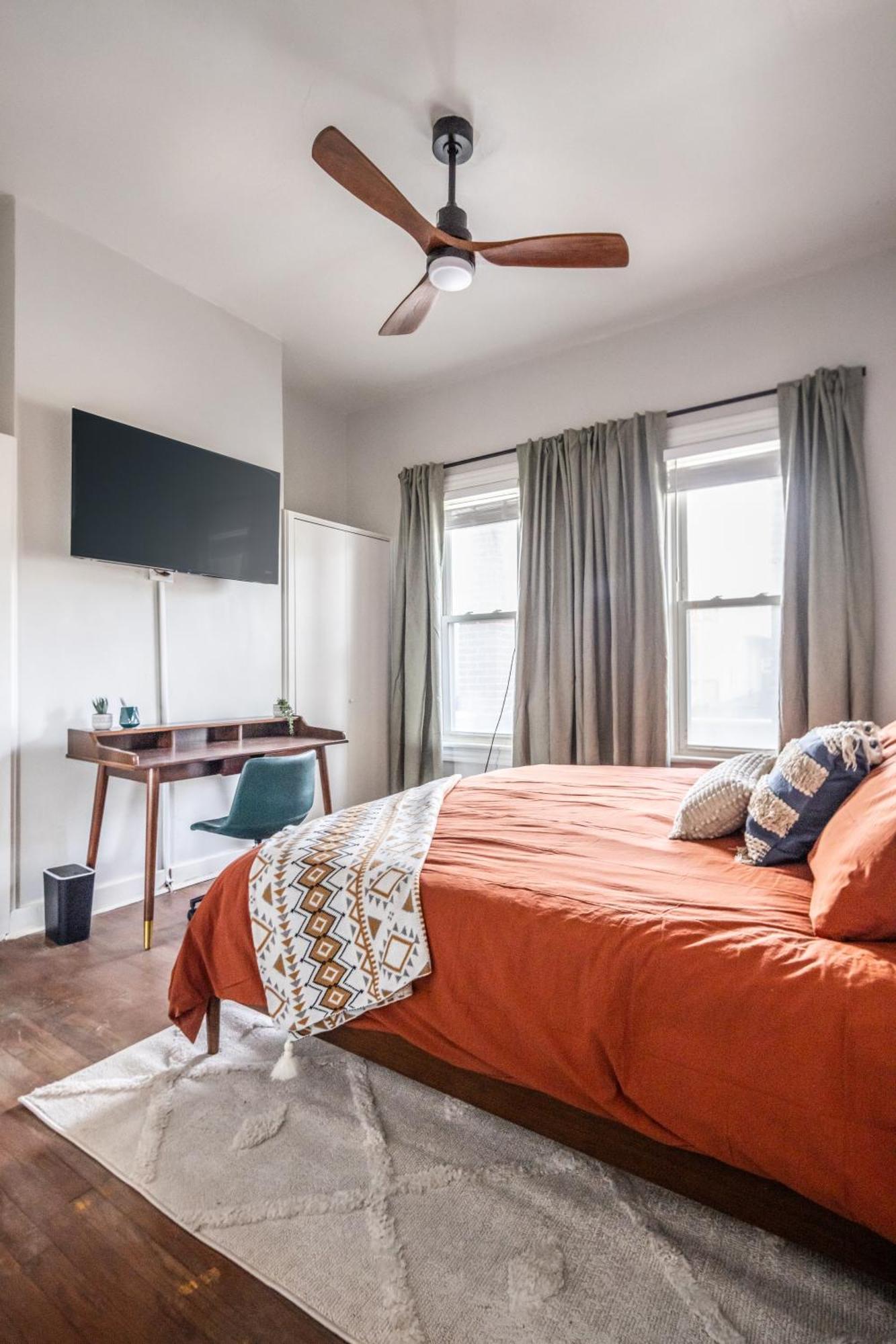 Mid-Century Modern Retreat In Little Italy Leilighet Cleveland Eksteriør bilde