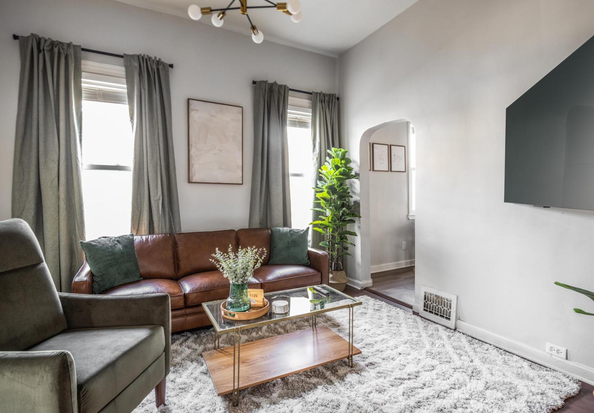 Mid-Century Modern Retreat In Little Italy Leilighet Cleveland Eksteriør bilde